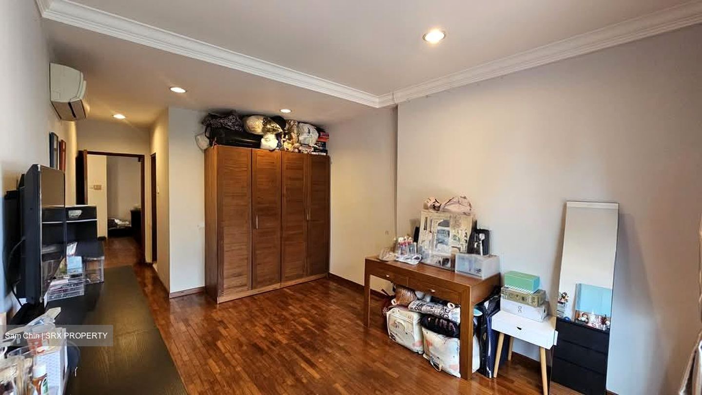 Mayflower Gardens (D20), Terrace #564994271